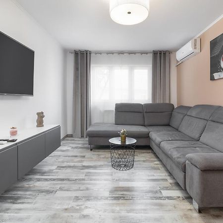 Decebal Flat Appartement Oradea Buitenkant foto